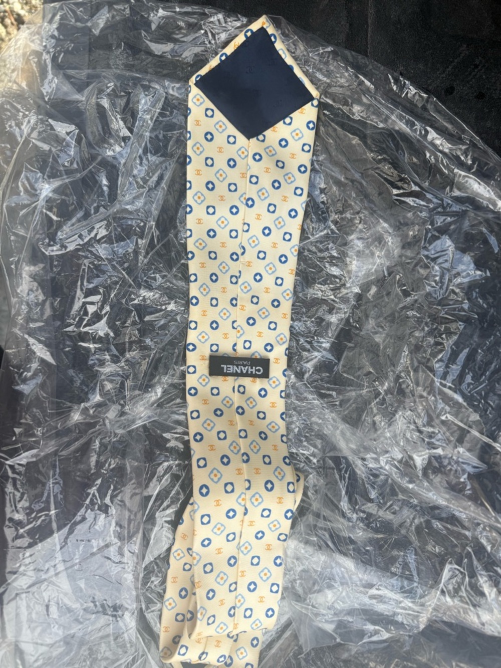 CHANEL Cream Tie with Blue and Gold Geometric Motif - Picture 4 of 5